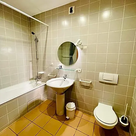 - Au Vieux Palais Hotel
