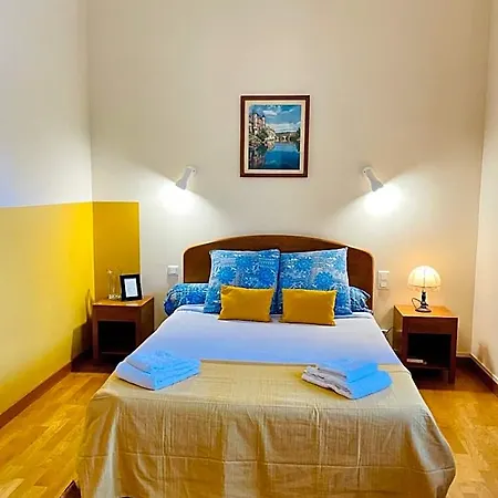 - Au Vieux Palais Hotel