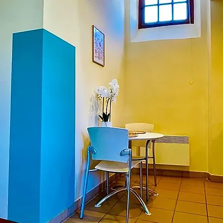 - Au Vieux Palais Hotel